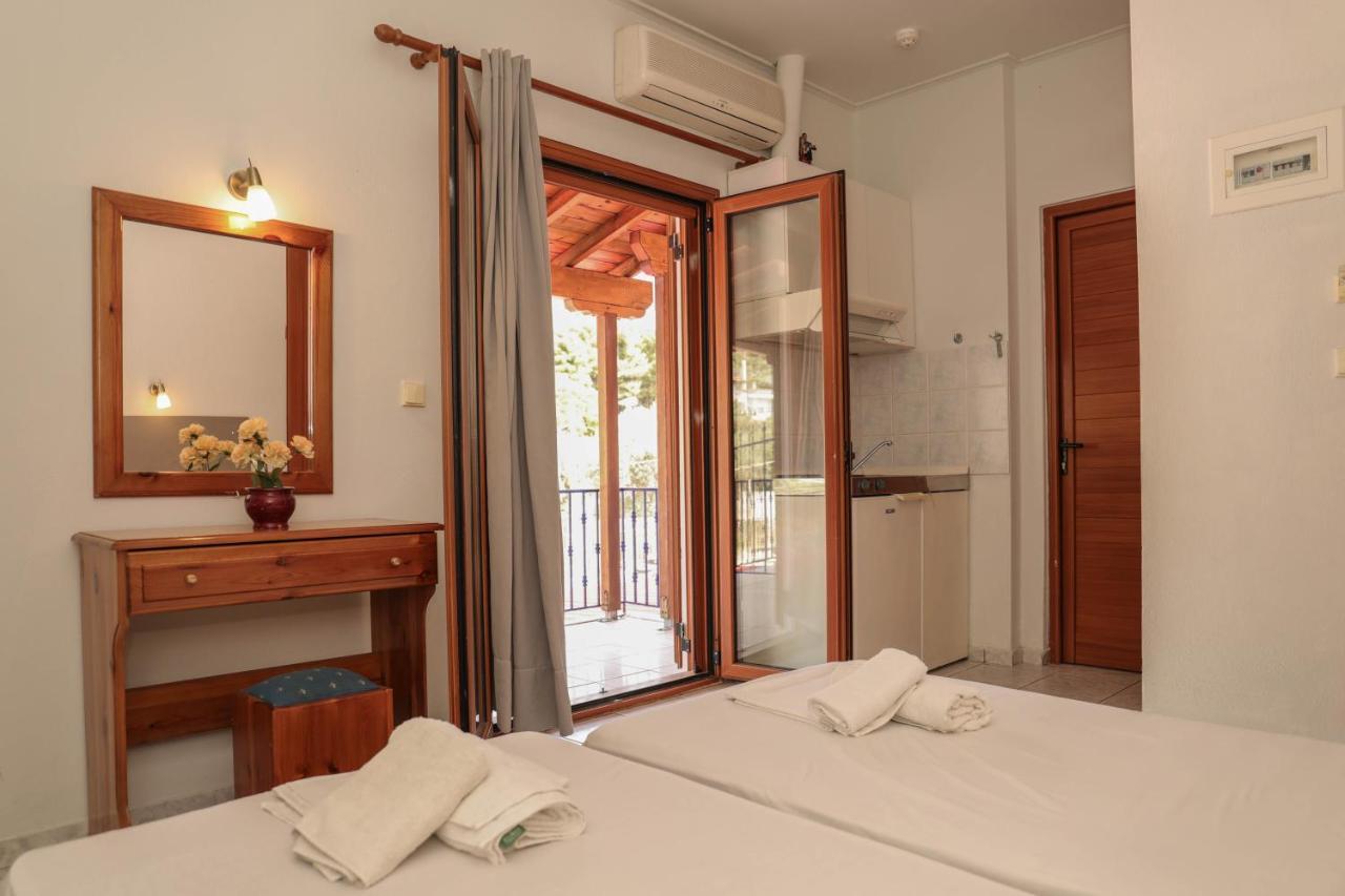 Ftelia Studios Skiathos-stad Buitenkant foto