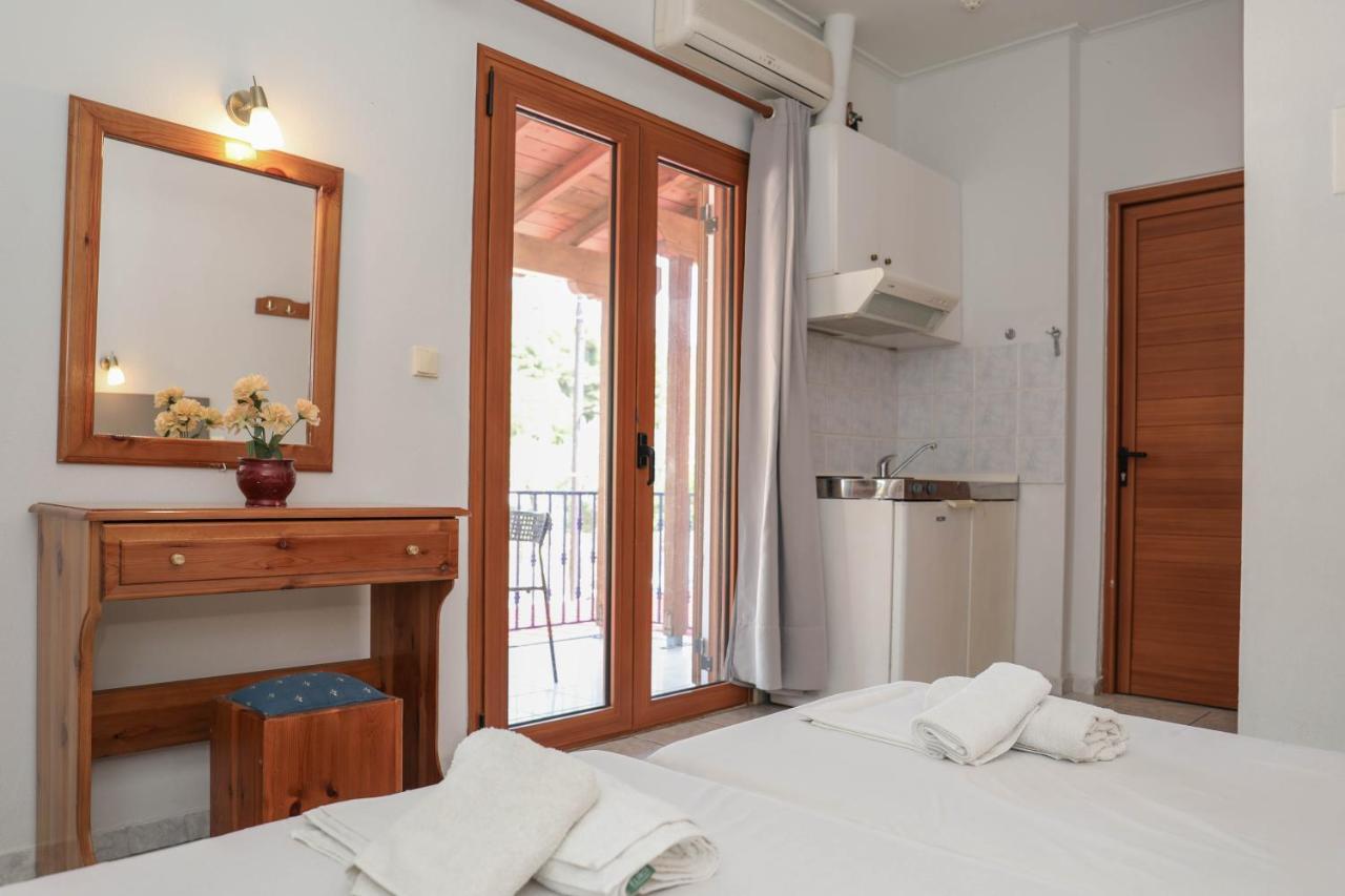 Ftelia Studios Skiathos-stad Buitenkant foto