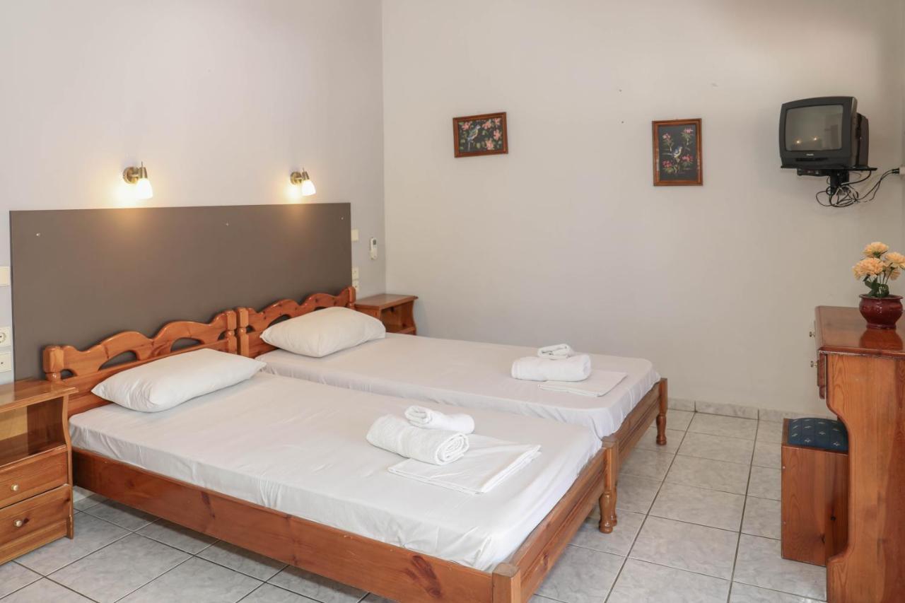 Ftelia Studios Skiathos-stad Buitenkant foto